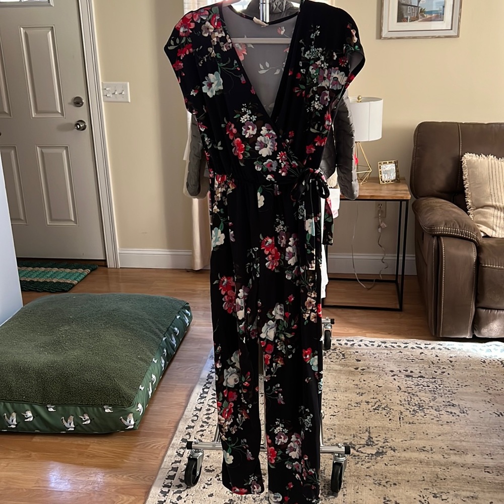 Womens black & floral jumpsuit size medium